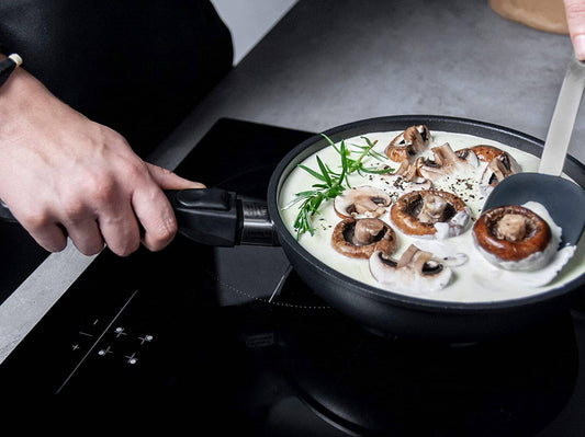 AMT - Frypan with Black Handle - Black - Cast Aluminum - 20cm