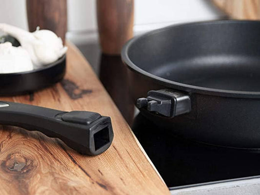 AMT - Frypan with Black Handle - Cast Aluminum - 28cm