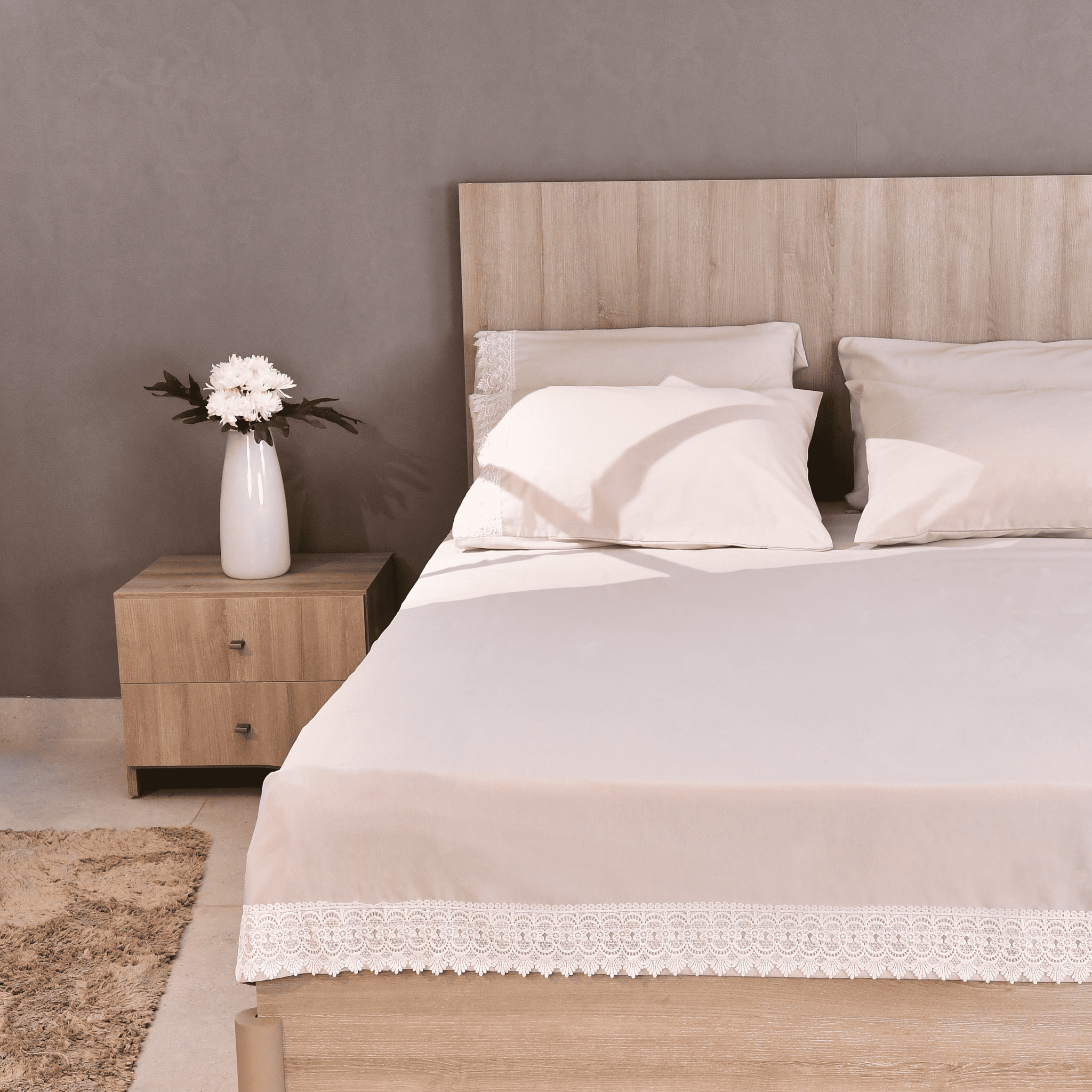 Senzo - Flat Beige Bed Sheet Set With White Dantelle 5 Pieces - 240x260cm - 250 TC